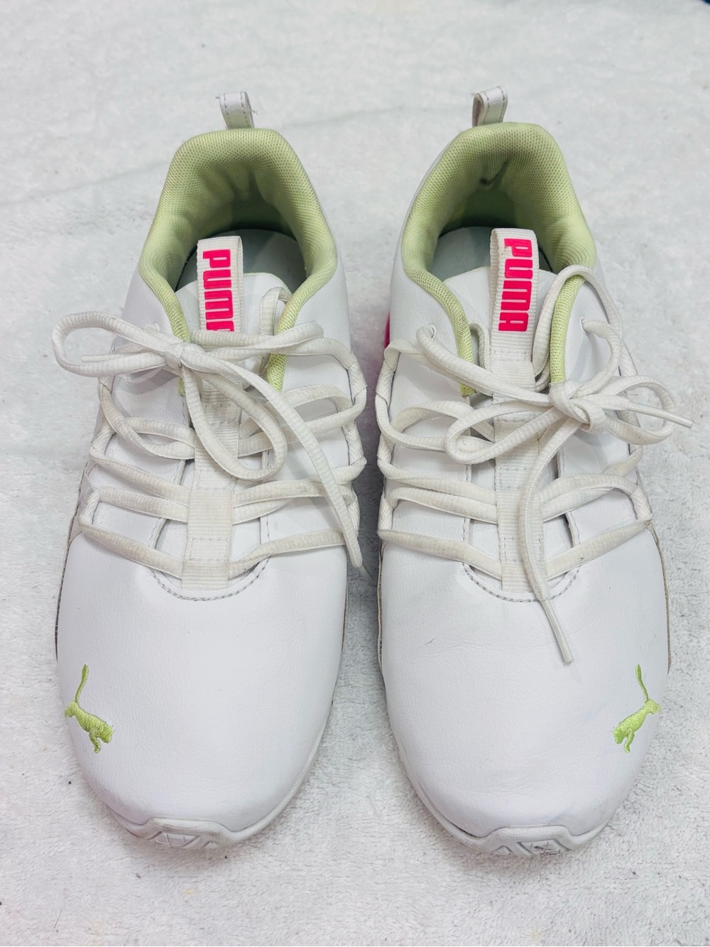 Almost Brand New Women’s Puma Sneakers - Size 8.5 USA / 39 Euro - Box 18A